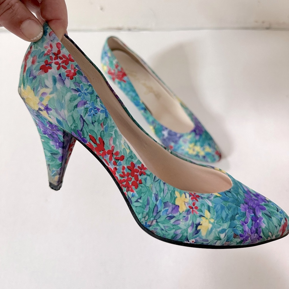 Vintage 50’s / 60’s Floral Town & Country Kitten Heel Pump Shoe size 8